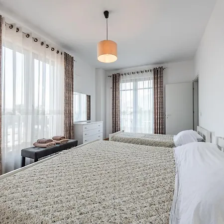 Alpha Cozy & Spacious Apartament *