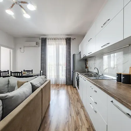 Alpha Cozy & Spacious Appartamento