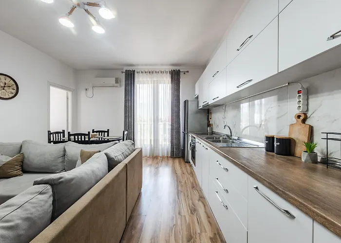 Alpha Cozy & Spacious Apartment